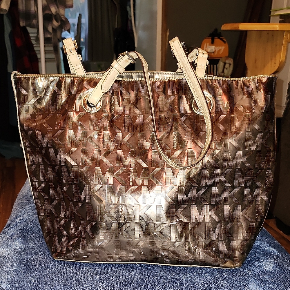 Michael Kors Brown Tote Bag with Timeless Elegance